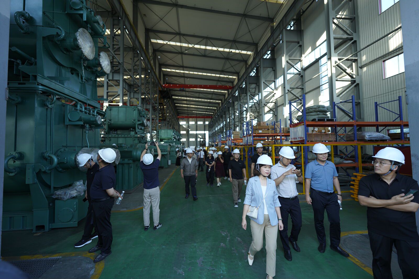 2024年（第十六屆）中國鋁用炭素年會暨碳材料發(fā)展論壇嘉賓蒞臨山東華鵬重工有限公司參觀指導(dǎo)