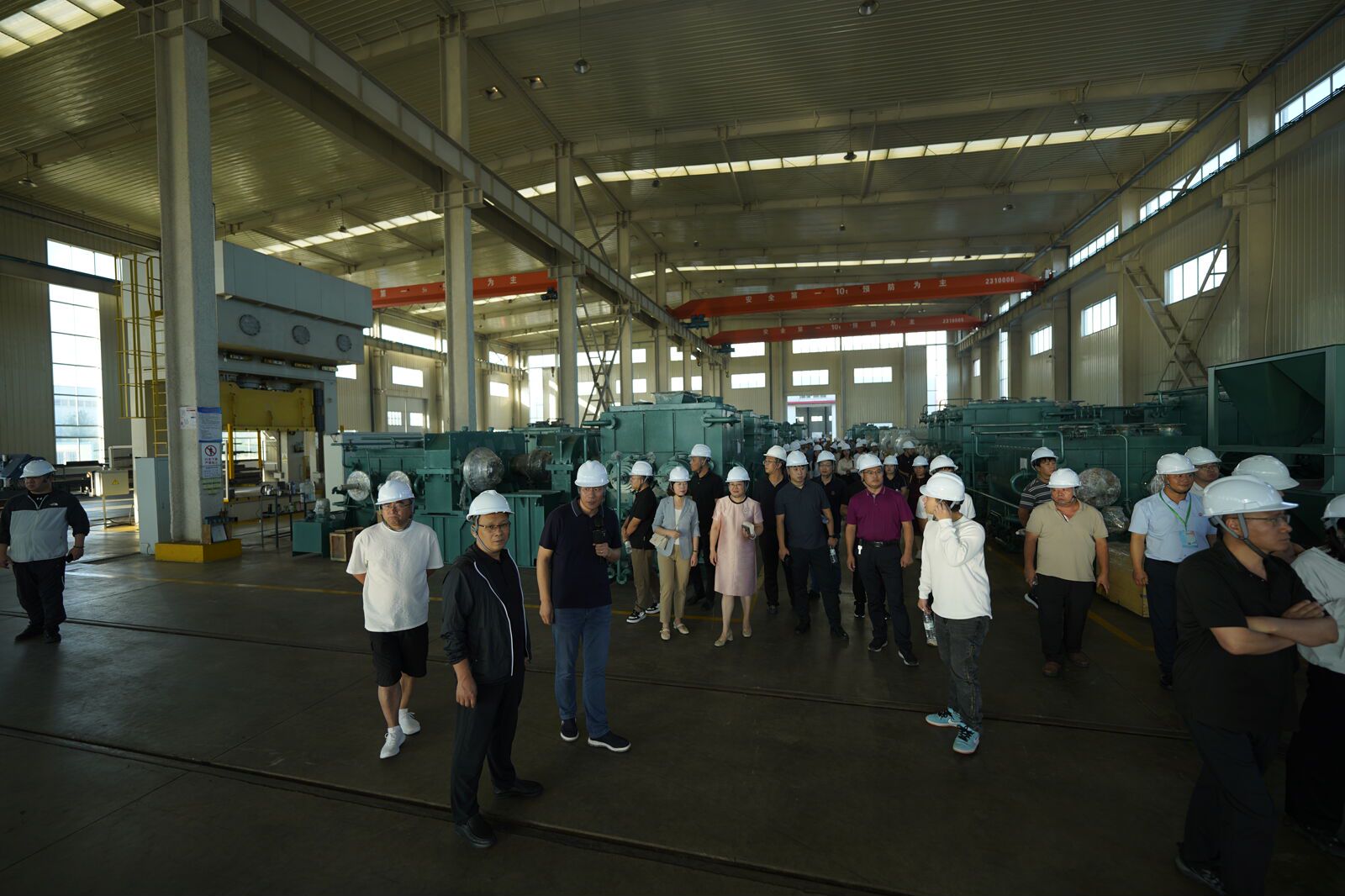 2024年（第十六屆）中國鋁用炭素年會暨碳材料發(fā)展論壇嘉賓蒞臨山東華鵬重工有限公司參觀指導(dǎo)