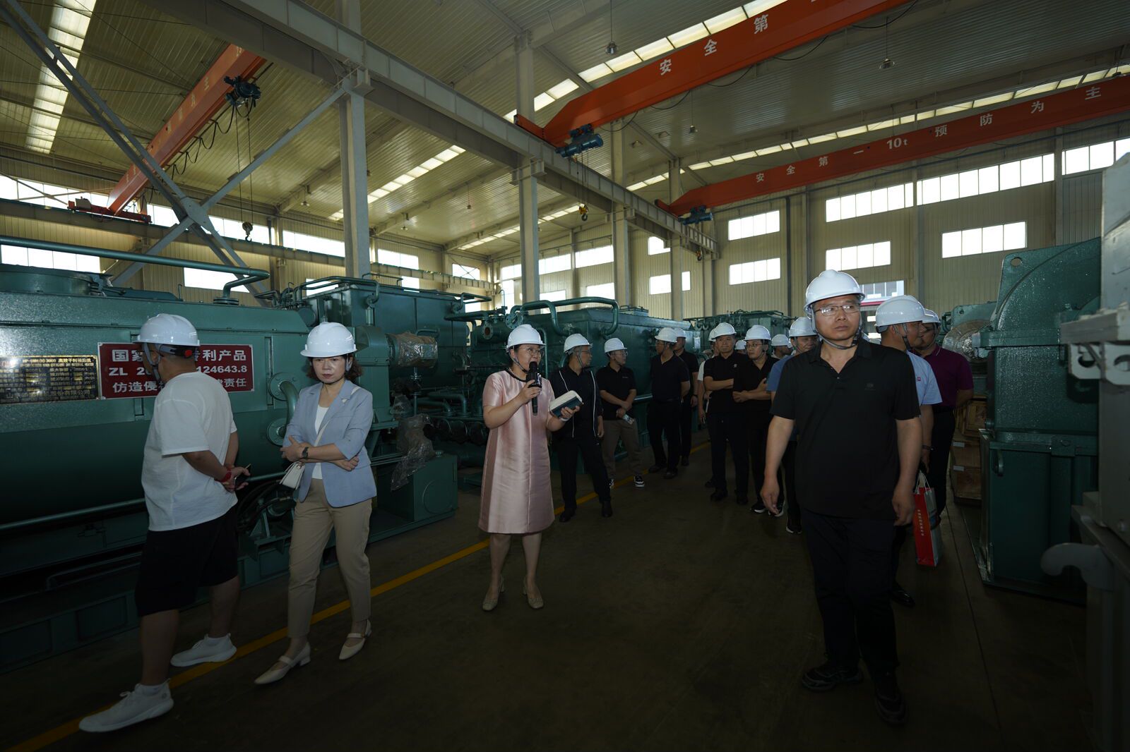 2024年（第十六屆）中國鋁用炭素年會暨碳材料發(fā)展論壇嘉賓蒞臨山東華鵬重工有限公司參觀指導(dǎo)