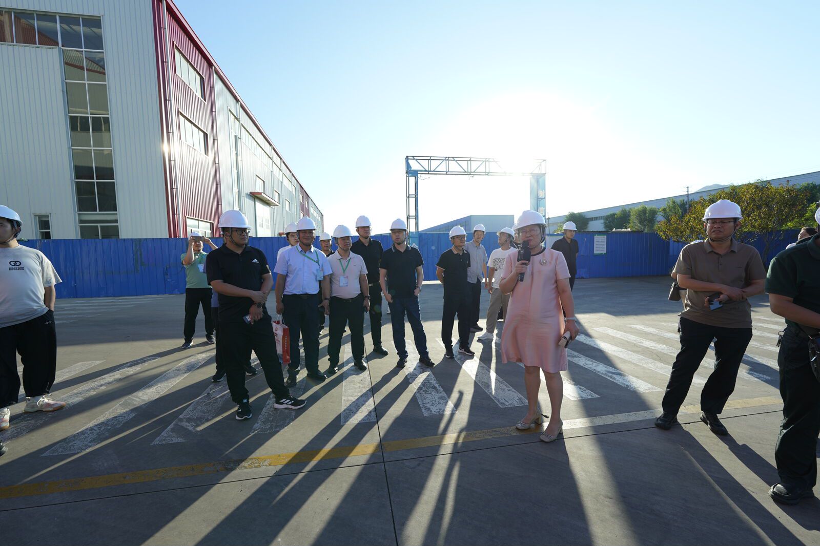 2024年（第十六屆）中國(guó)鋁用炭素年會(huì)暨碳材料發(fā)展論壇嘉賓蒞臨山東華鵬重工有限公司參觀指導(dǎo)