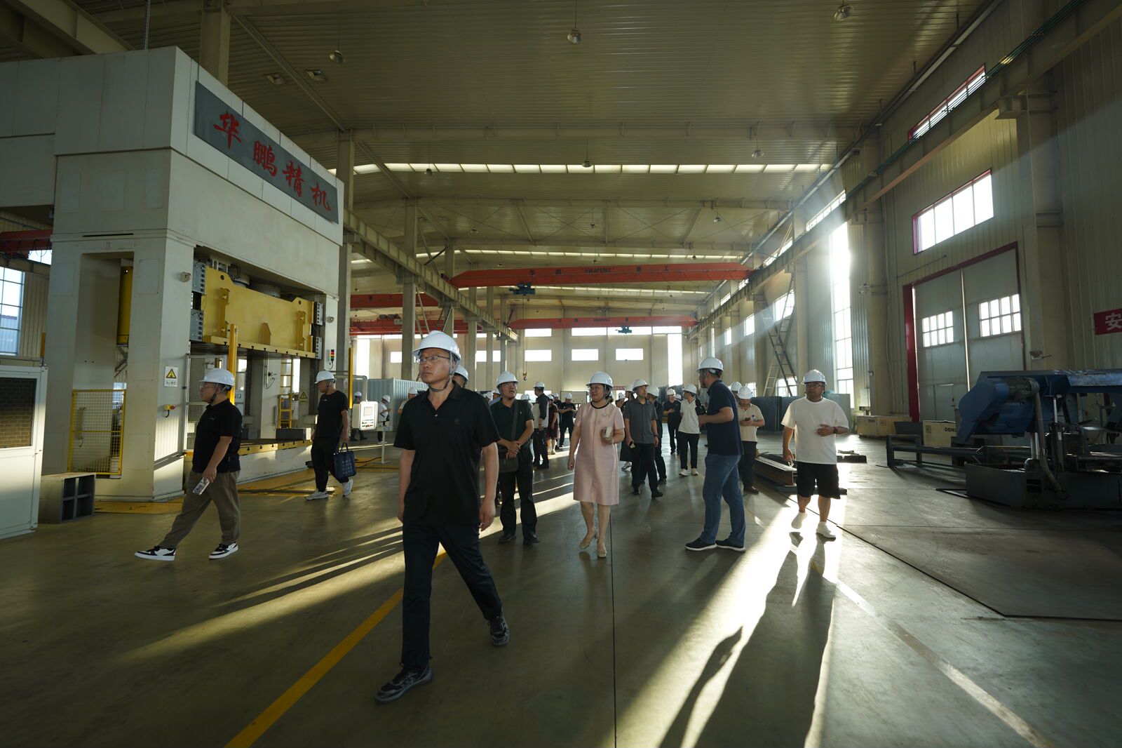 2024年（第十六屆）中國鋁用炭素年會暨碳材料發(fā)展論壇嘉賓蒞臨山東華鵬重工有限公司參觀指導(dǎo)