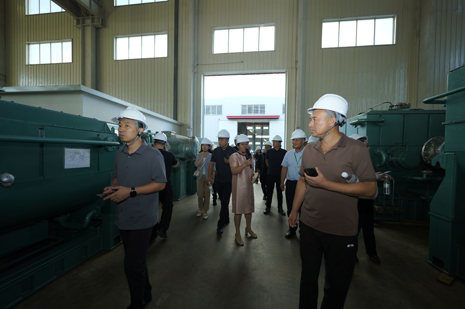 2024年（第十六屆）中國鋁用炭素年會暨碳材料發(fā)展論壇嘉賓蒞臨山東華鵬重工有限公司參觀指導(dǎo)